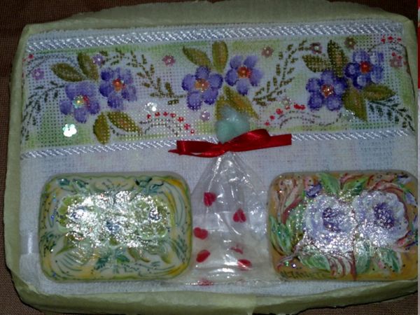 Kit Toalha Pequena e 02 Sabonetes